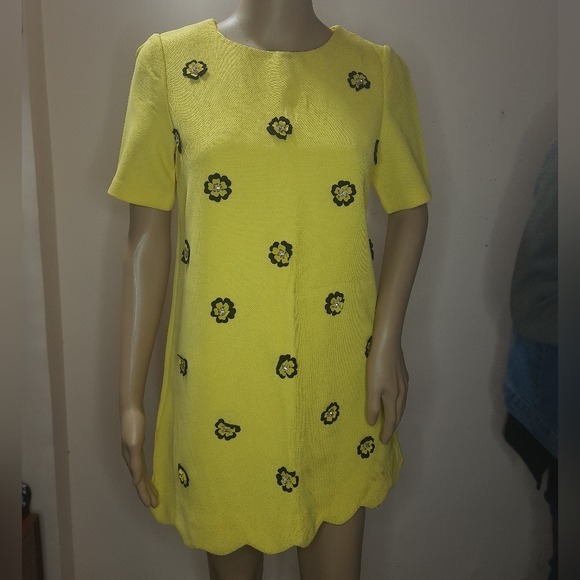 Yellow dress with black flowers looks beautiful ❤️❤️ - Picture 3 of 4